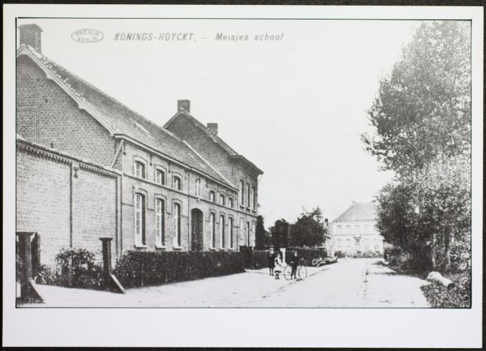 Koningshooikt, meisjesschool