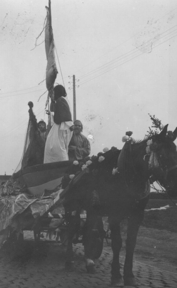 Corneel Aernouts, 6e pastoor Onze-Lieve-Vrouw-Olen van 1956-1973, inhaling, wagen met boot, 1956