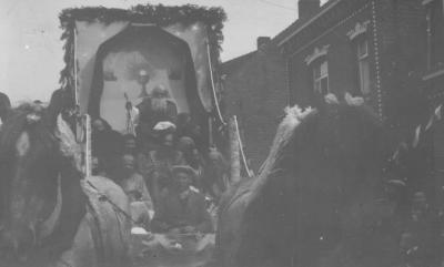 Corneel Aernouts, 6e pastoor Onze-Lieve-Vrouw-Olen van 1956-1973, inhaling, wagen met Bijbelfiguren, 1956