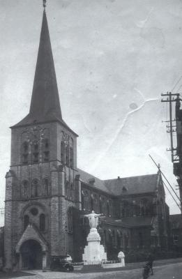 Berlaar, Foto kerk met Heilig Hartbeeld
