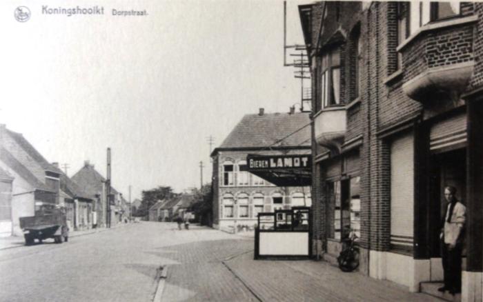 Koningshooikt, Dorpsstraat