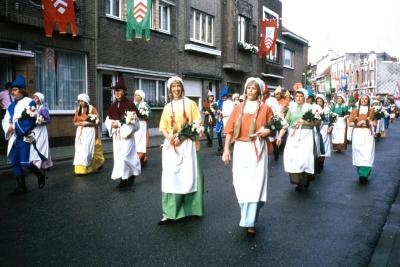 Lier, verklede volksgroep  in Sint-gummarusommegang 1990