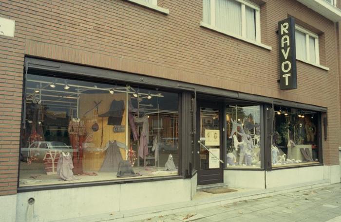 Olen, Handelshuizen