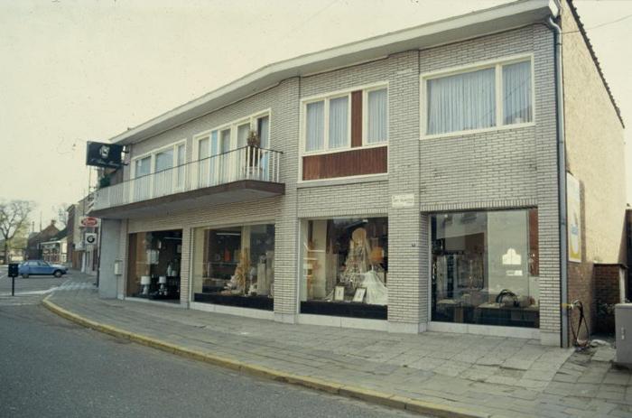 Olen, Handelshuizen