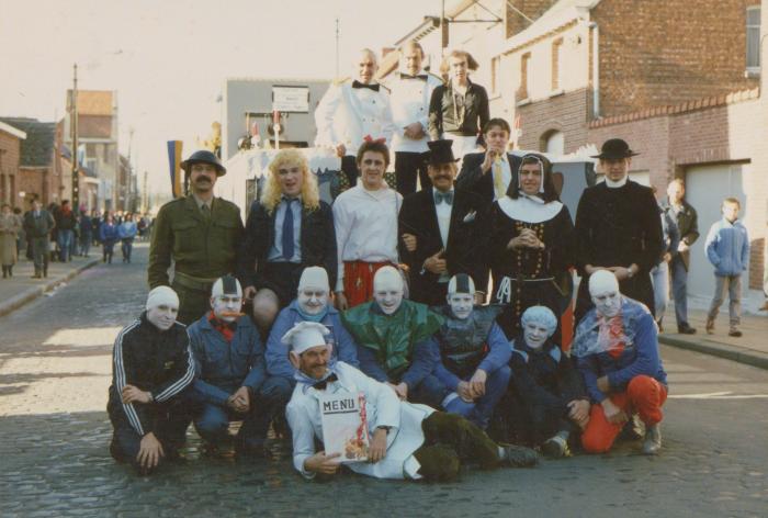 Herenthout, mannen voor praalwagen