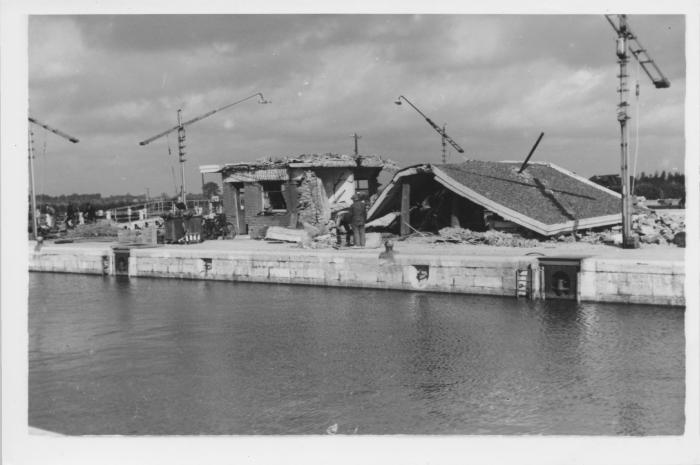 Vernielde sluizen, Olen, 18 oktober 1944