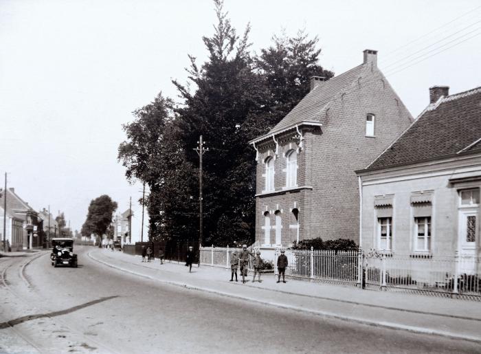Koningshooikt, Dorpsstraat