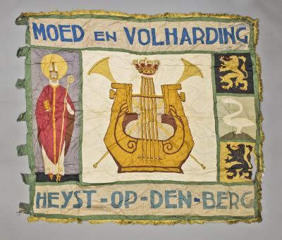 Heist-op-den-Berg, vlag Koninklijke Fanfare Moed en Volharding