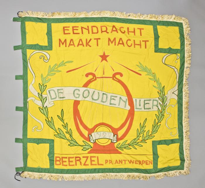 Beerzel, vlag Koninklijke Fanfare De Gouden Lier