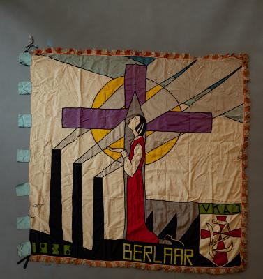 Berlaar, vlag Vrouwelijke Katholieke Arbeidersjeugd
