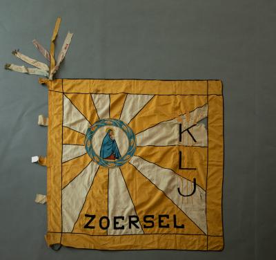 Zoersel, vlag BJB / KLJ Maria van Lourdes