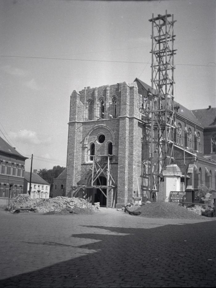 Berlaar, kerktoren gebombardeerd