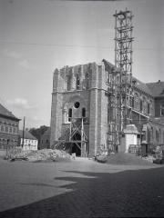 Berlaar, kerktoren gebombardeerd