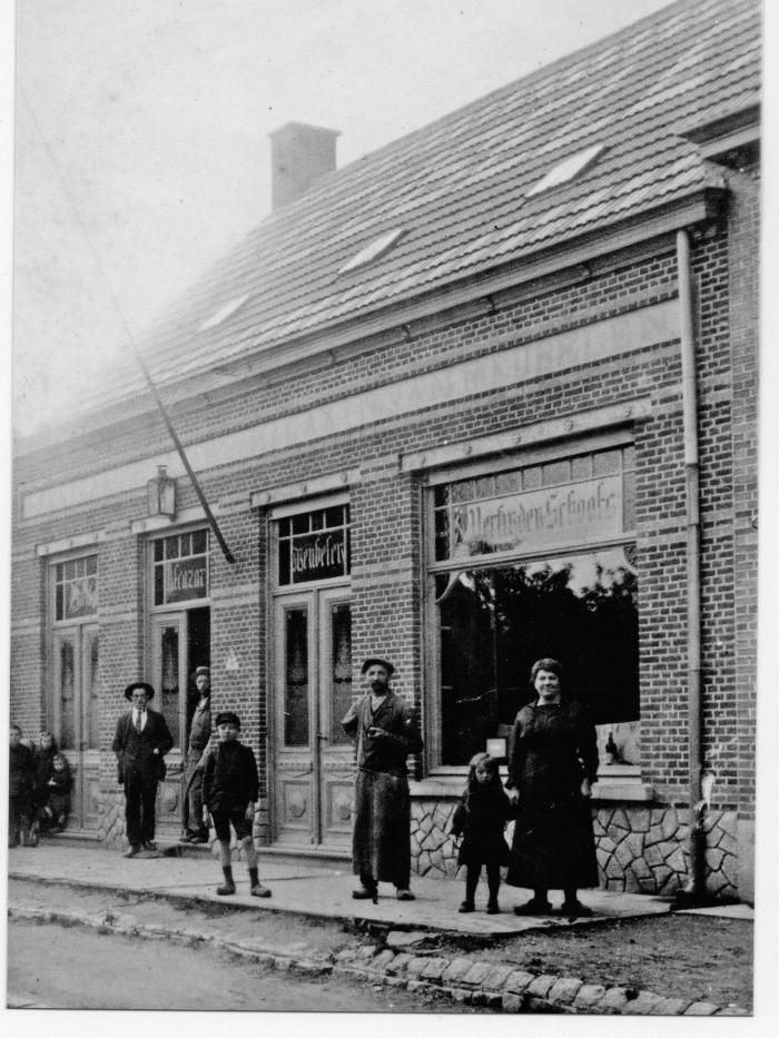 Grobbendonk, Herberg, zaal en meubelen Alcazar 