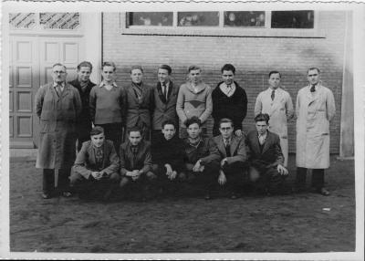 Lier, klasfoto van het laatste jaar van de schoenmakers in de vakschool